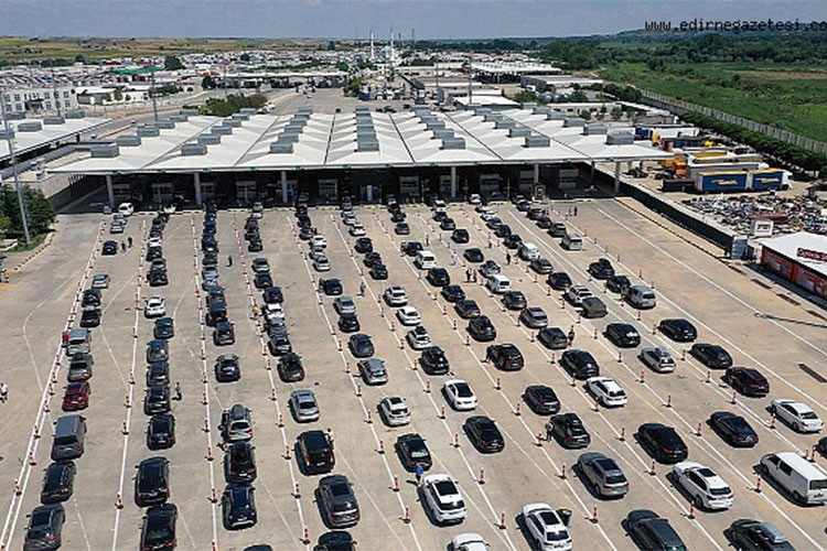 Edirne'deki sınır kapıları geçen ayı hareketli geçirdi