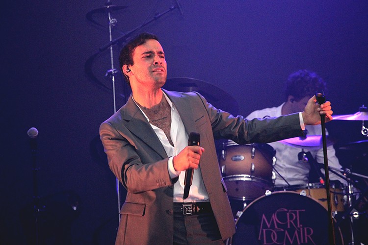 Mert Demir hayranlarını kıramadı