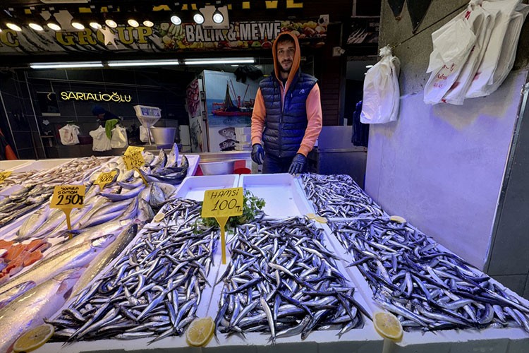 Trabzon'da hamsinin kilogramı 100 ila 125 liradan satılıyor