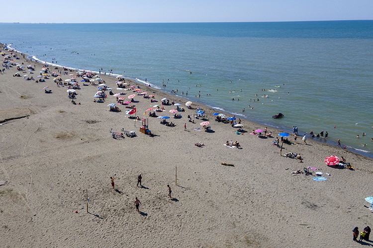 Kocaali sahili bayram tatilinde ziyaretçi akınına uğradı