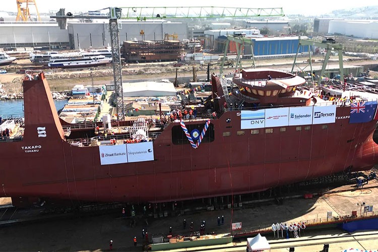 Tersan Tersanesi Takapo'yu denize indirdi