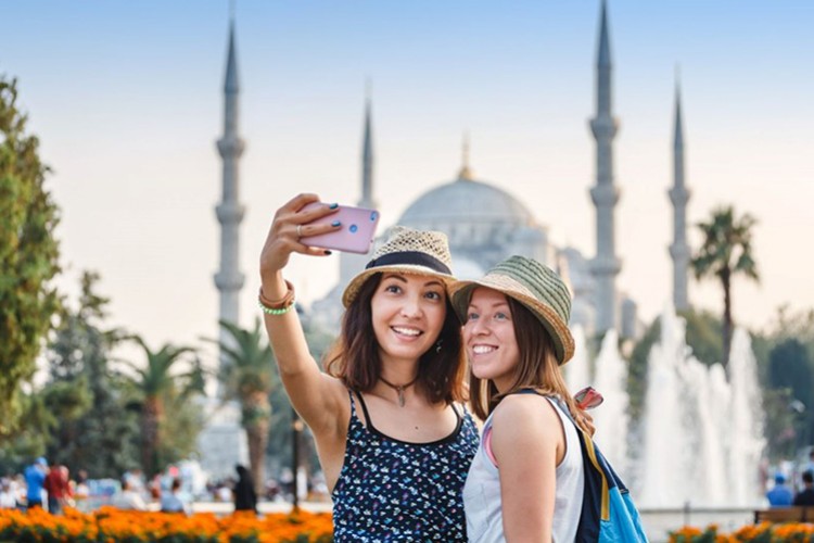 Turizm gelirimiz yüzde 13,1 yükseldi