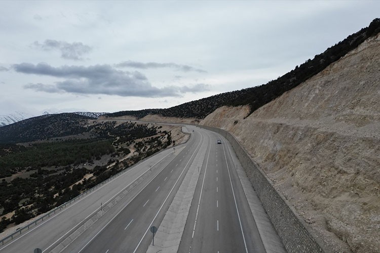 Korkuteli-Elmalı yolu yarın hizmete açılacak
