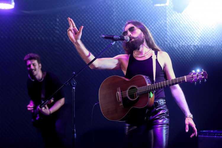 Emre Fel yine zirvede!