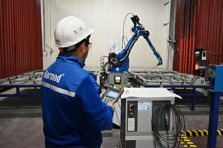 Karmod, güvenlik kabinlerinde robotlu üretim sistemine geçti