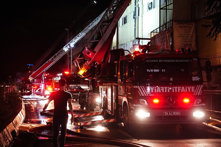 Bağcılar'da tekstil fabrikasında yangın