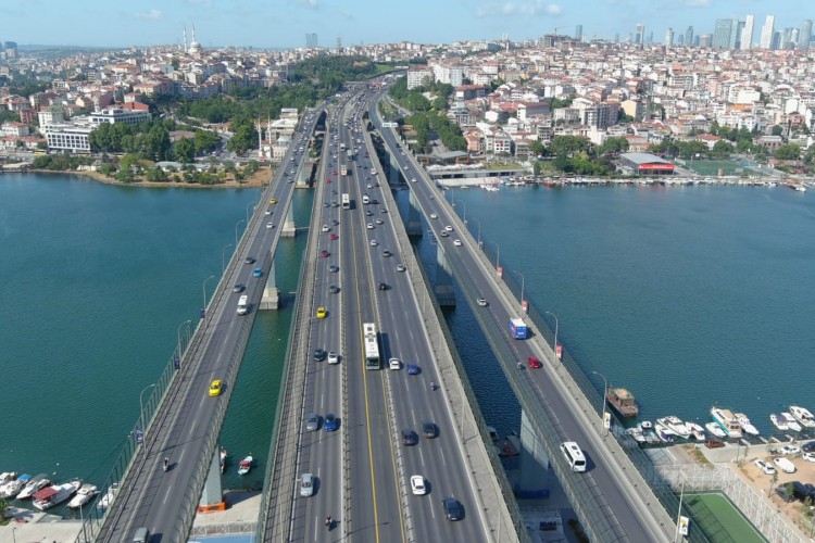 Haliç Köprüsü metrobüs yolu yenileniyor