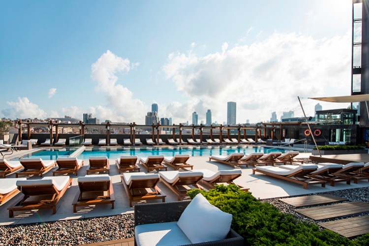 Bomonti'de havuz keyfi başlıyor