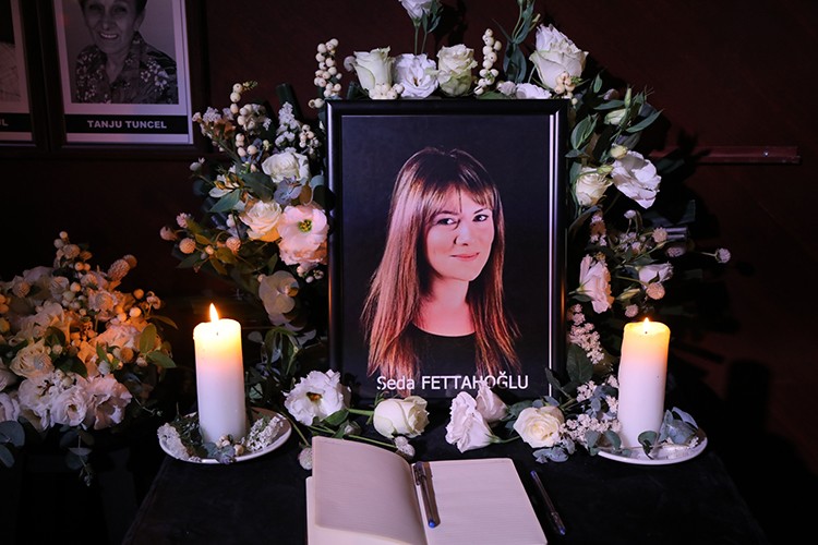 Mumlar Seda Fettahoğlu için yandı