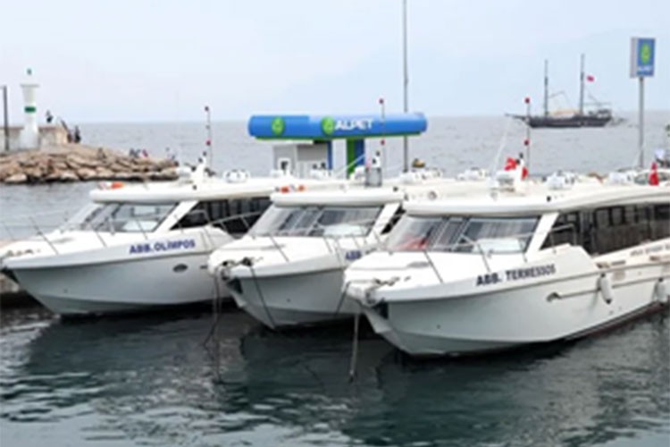 Antalya Büyükşehir Belediyesi deniz otobüslerini satışa çıkarıyor