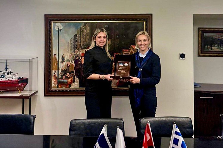Med Marine'den Yunanistan'a dev teslimat