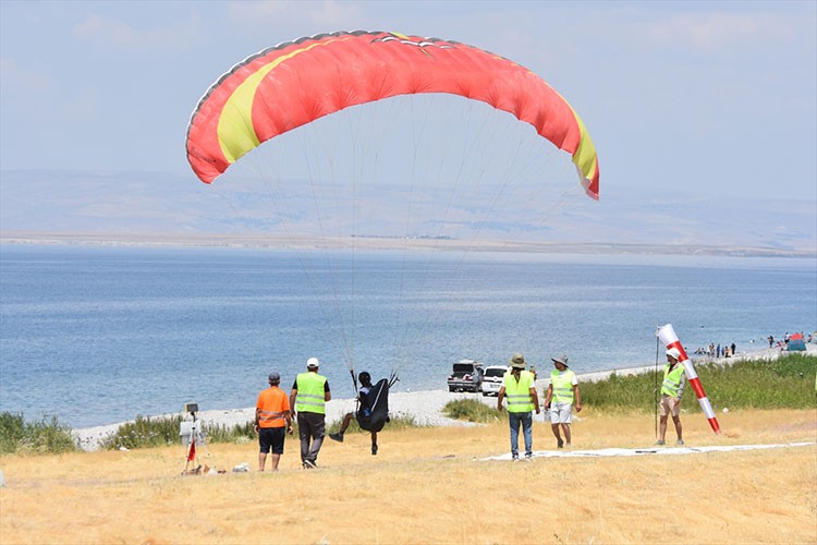 7. Etap Yamaç Paraşütü Yarışması başladı