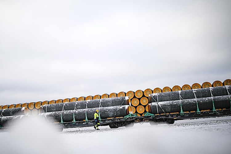 Kuzey Akım 1'in iki hattında basınç düştü