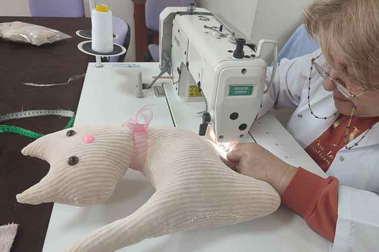 Mamak, depremzede minikler için çalışıyor