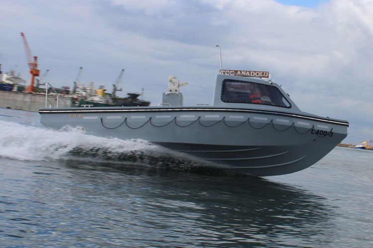 Gepa, TCG Anadolu komutan botunu teslim etti