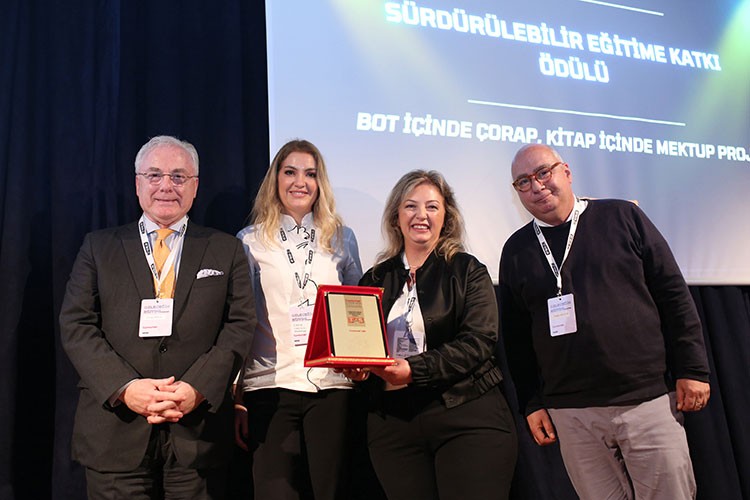 Cumhuriyet Eğitime Katkı Ödülleri sahiplerini buldu