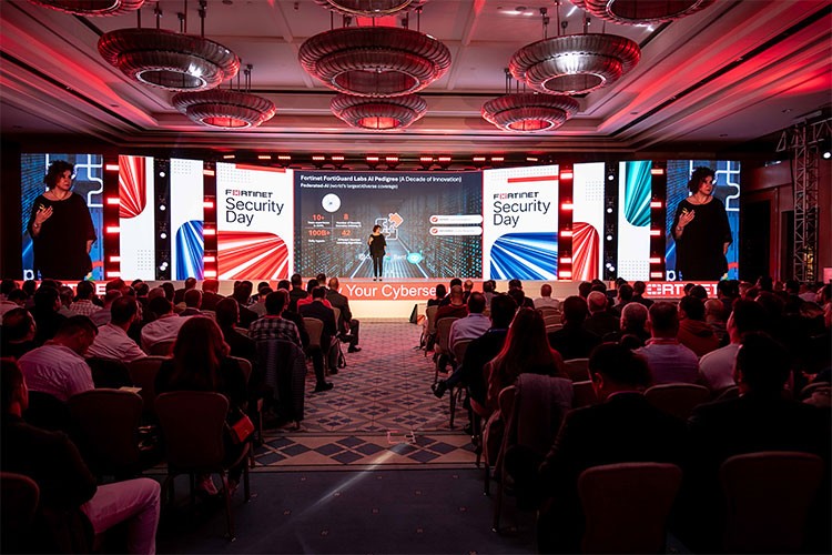 Güvenlik yöneticilerini bir araya getirdi