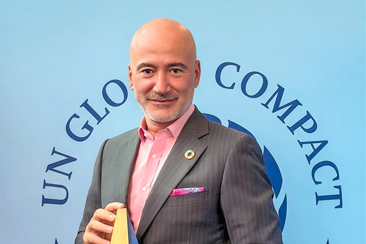 Yılmaz Yıldız BM'den liderlik ödülü aldı