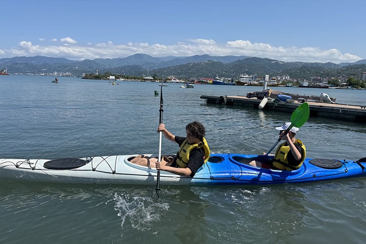 Geleceğin su sporcuları Karadeniz'de yetişiyor