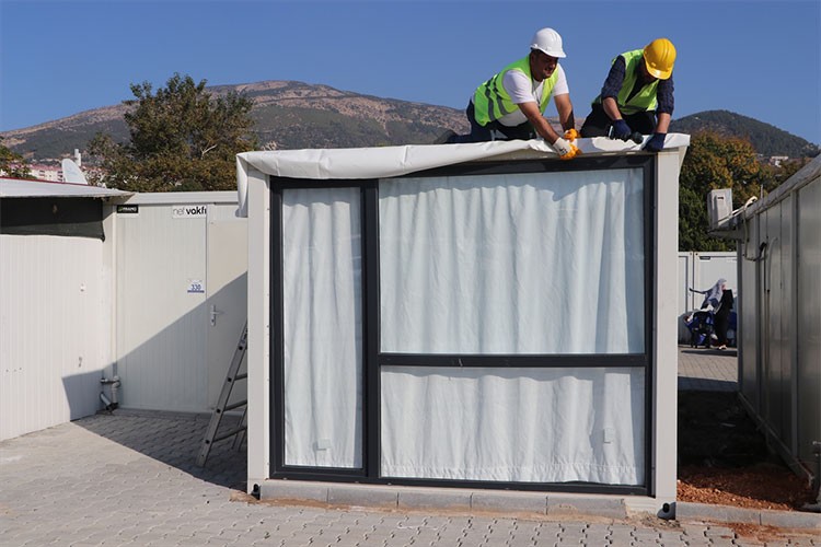Onikişubat'taki afetzedelerin konteynerleri kışa hazırlandı