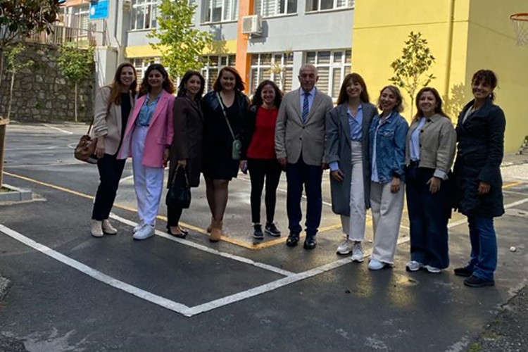 500 çocuğu bilimle buluşturdu