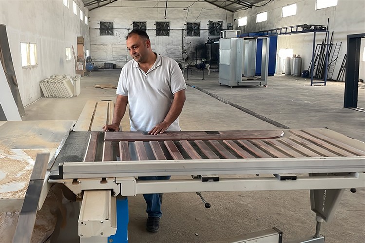 Kaynak ustası devlet desteğiyle çelik kapı üreten girişimci oldu