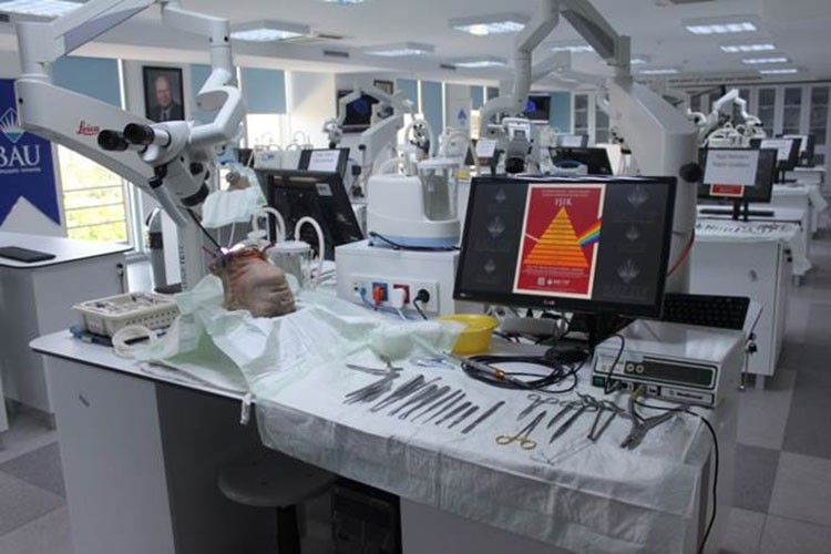 BAU Tıp'tan öğrencilerine 500 bin liralık bilimsel destek