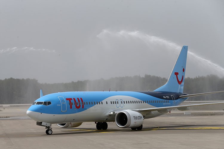 TUI bir uçağına Antalya adını verdi