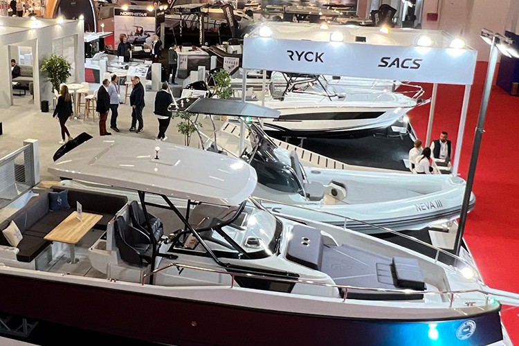 Tekne ve yatlar İzmir'de görücüye çıkıyor