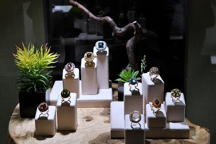 Altın ve mücevherat üretiminde ilk 10'dayız