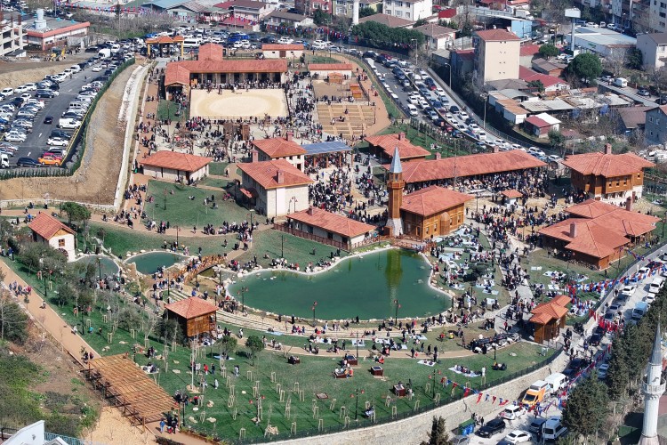 İSTANBUL'DA ÇOCUKLAR HAFTA SONU ÜSKÜDAR ÇOCUK KÖYÜ'NE AKIN ETTİ
