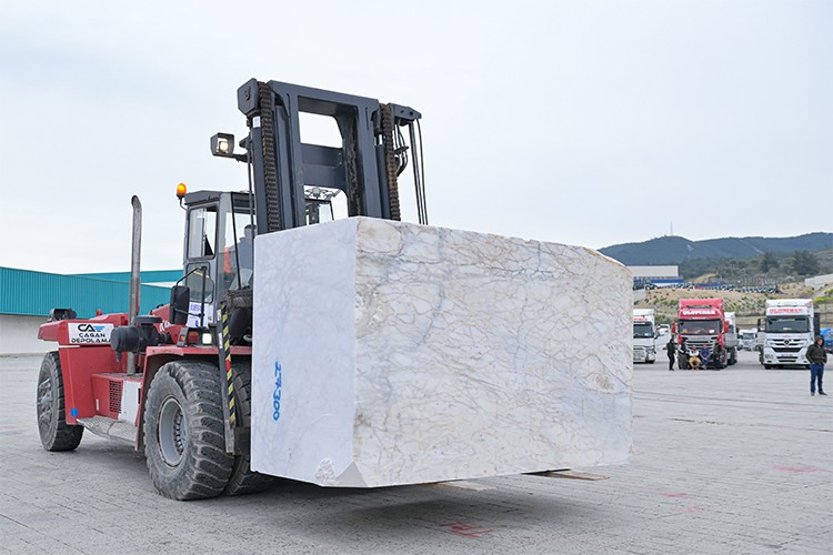 İki Eyfel Kulesi ağırlığında doğal taş sergilenecek