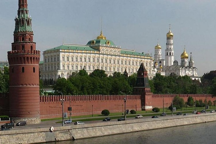 Rusya yurtdışında çalışanlardan yüksek vergi alacak