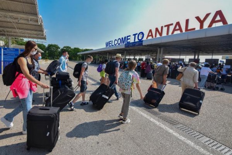 Antalya'ya hava yoluyla gelen turist sayısı 5 milyonu aştı