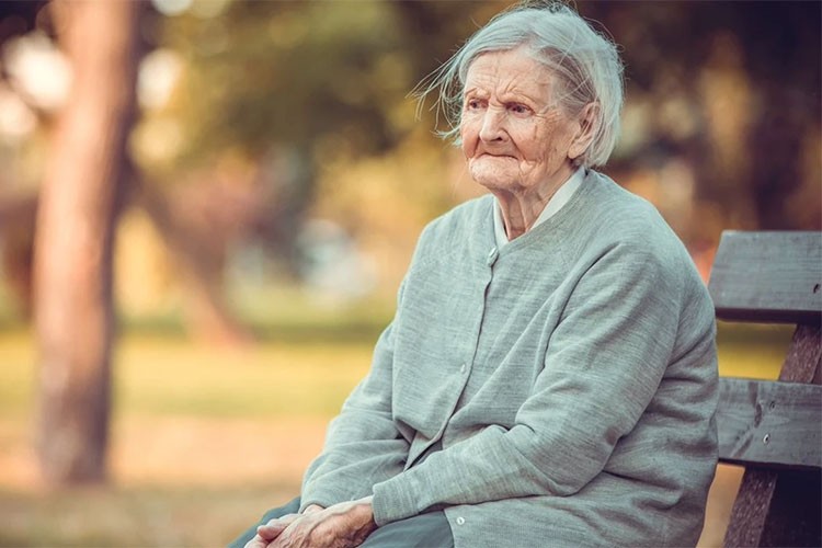Türkiye'de yaşlı kadınların sayısı erkekleri geçti