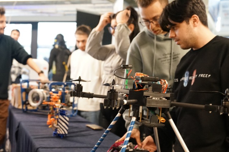 GELECEK BU HANGAR'DAN ÇIKACAK