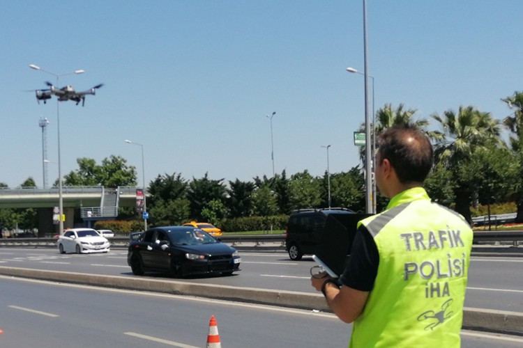 Bakırköy'de dron destekli trafik denetimi