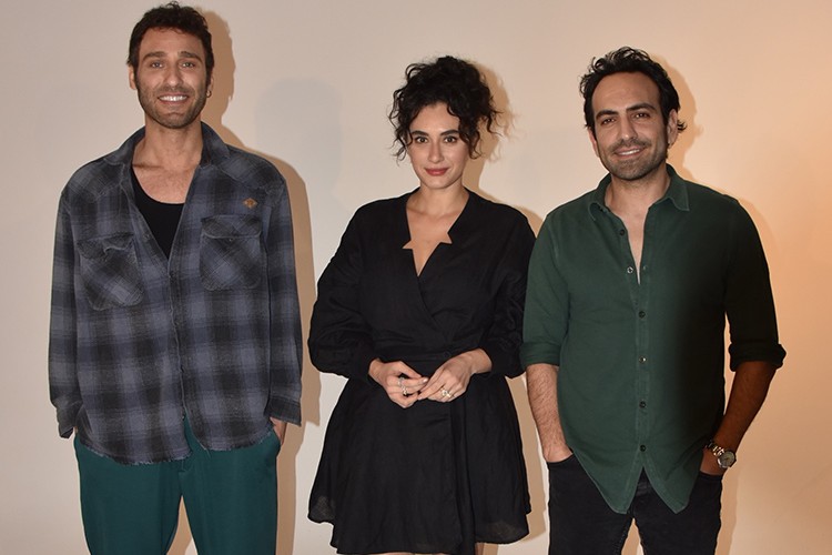 "Yaren Leylek" oyuncuları afiş çekiminde biraraya geldi