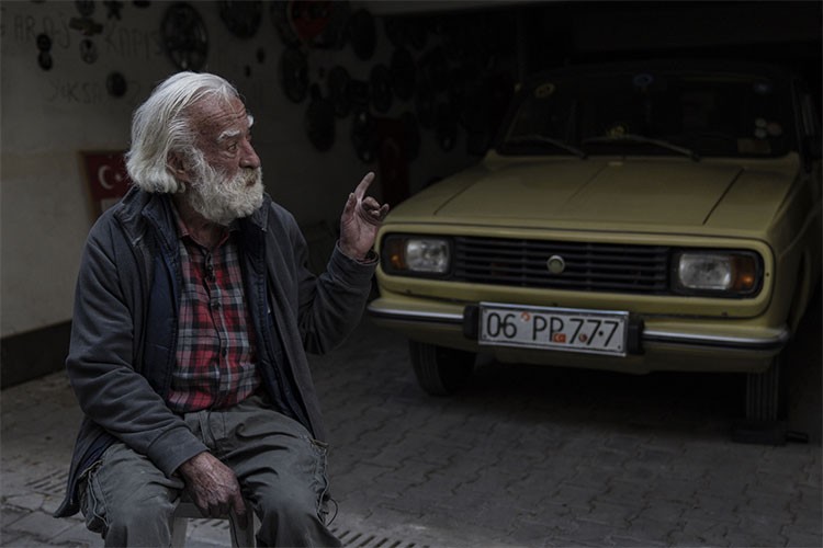 Yarım asırlık "Anadol"a gözü gibi bakıyor