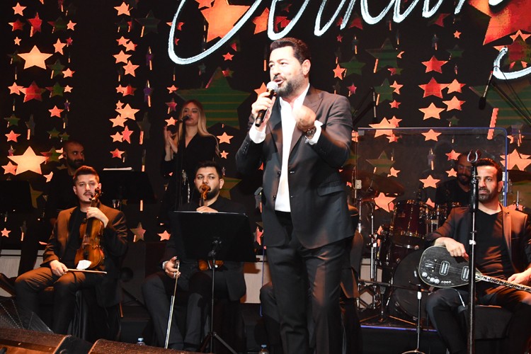 Attan düştü sahneye çıktı