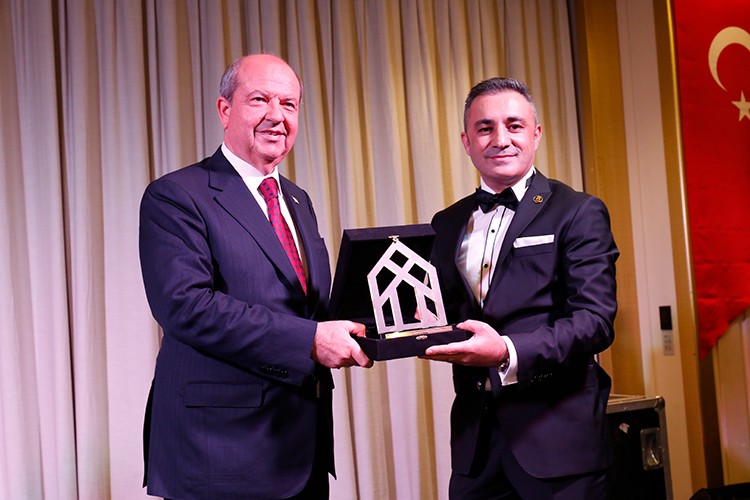 Emlakçılara konuk oldu