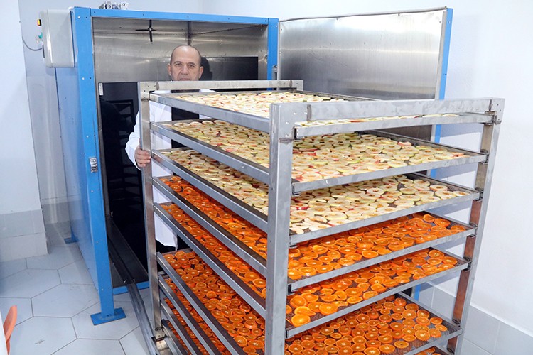 Gözünü yurt dışına dikti