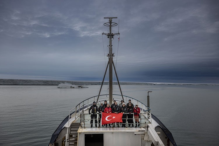 "Türkiye'nin Kuzey Kutbu'ndaki Bilimsel Ayak İzi: 5. Arktik Seferi"
