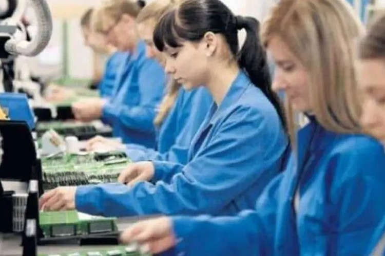 Ücretli çalışan sayısı yıllık yüzde 2,5 arttı