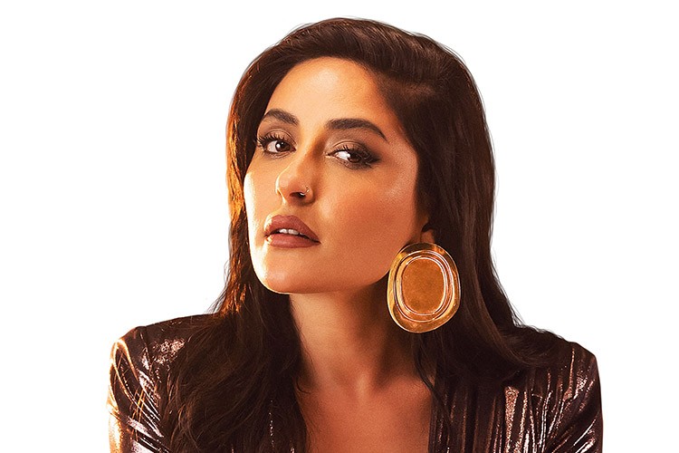 Melek Mosso yaz boyunca sahneden inmeyecek