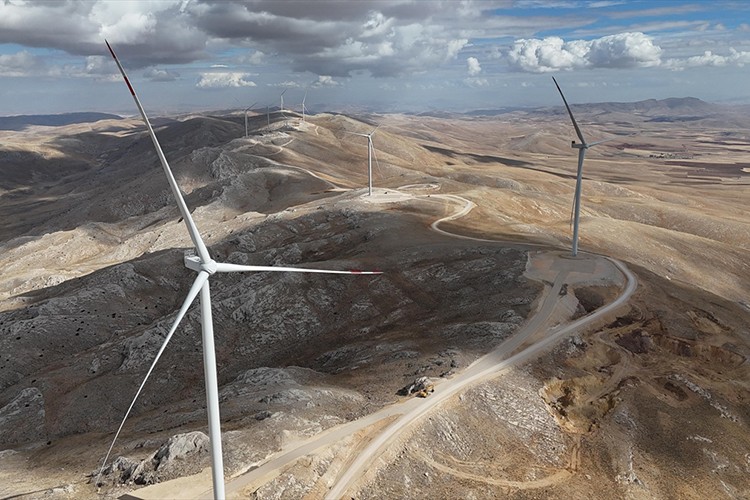 Sivas'taki 80 megavatlık Pelit RES üretime başladı