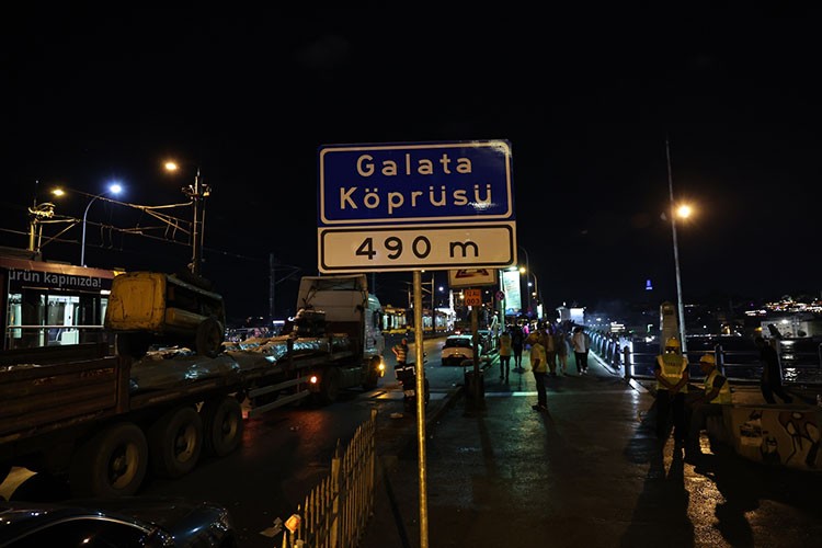 Galata Köprüsü tek yönlü trafiğe kapatıldı