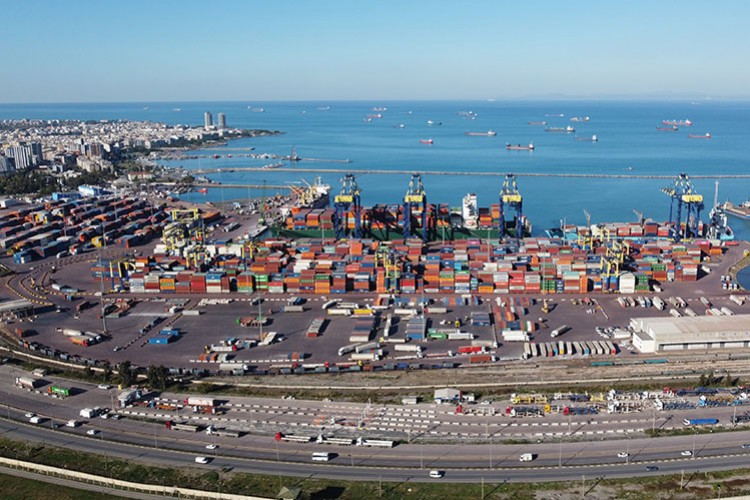 Doğu Akdeniz'in stratejik limanında 11 ayda 425 bin 399 TEU elleçleme yapıldı