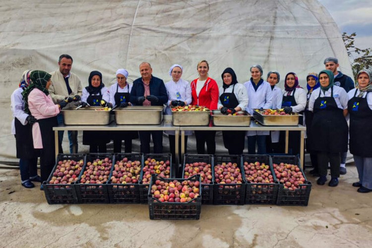 Ünye Belediyesi yöresel üretim pazarını büyütüyor
