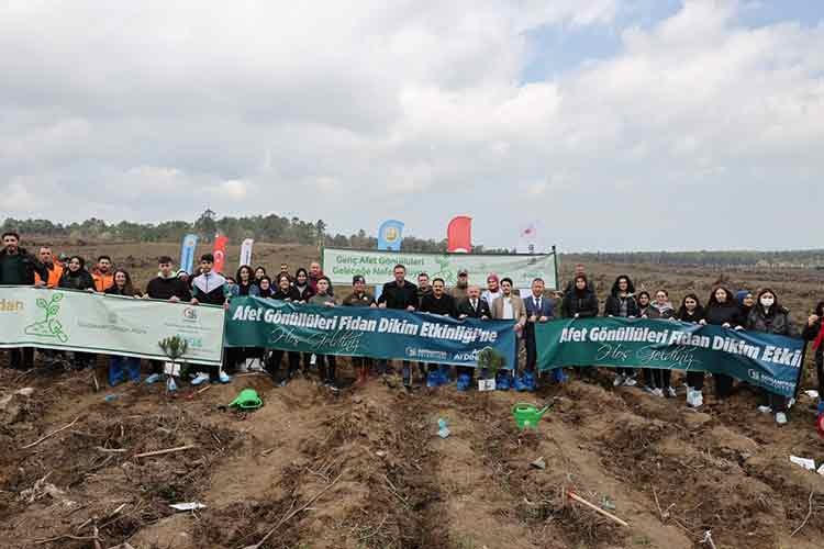 Fidanlar bayram şehitleri için dikildi